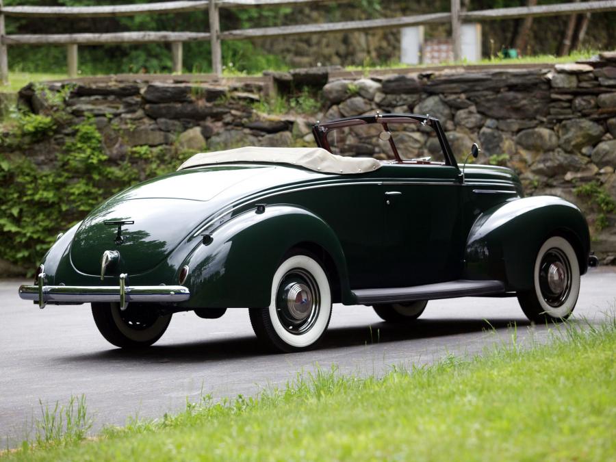  Ford V8 Deluxe Convertible Coupe 1939 года  (фото 8 из 12)